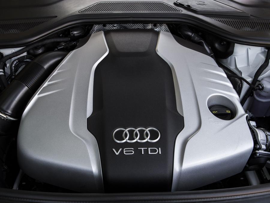 Моторный отсек Audi A8 L 3.0 TDI Quattro (D4) 2014 года  (NA) (фото 12 из 19)